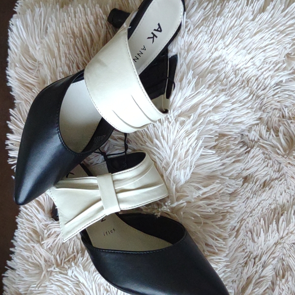 Anne Klein AK Flora Mules - Picture 4 of 4